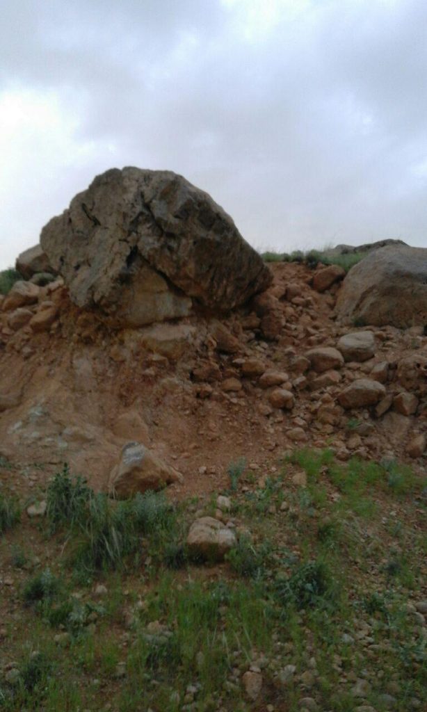 جاده باد آور نرسیده به روستای گرمه خانی خطر سقوط سنگ مسئولان کجایند؟ علی نقدی پری3